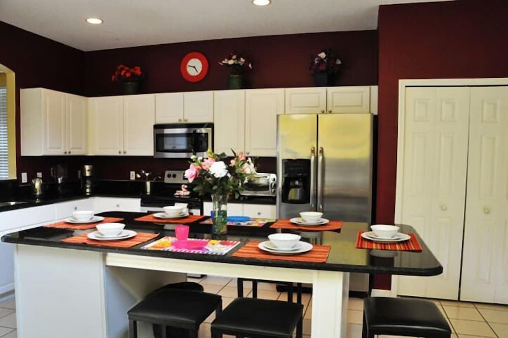 Lake Berkley - 7 Bed 5 Baths Villa Family Villa, Multiple Bedrooms, Garden Area 14