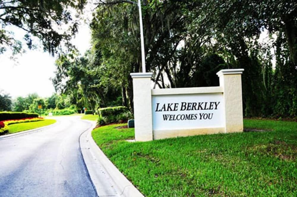 Lake Berkley - 7 Bed 5 Baths Villa Family Villa, Multiple Bedrooms, Garden Area 18
