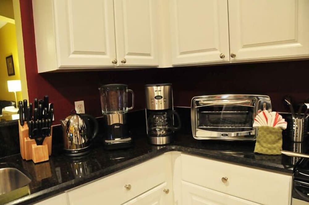 Lake Berkley - 7 Bed 5 Baths Villa Family Villa, Multiple Bedrooms, Garden Area 15