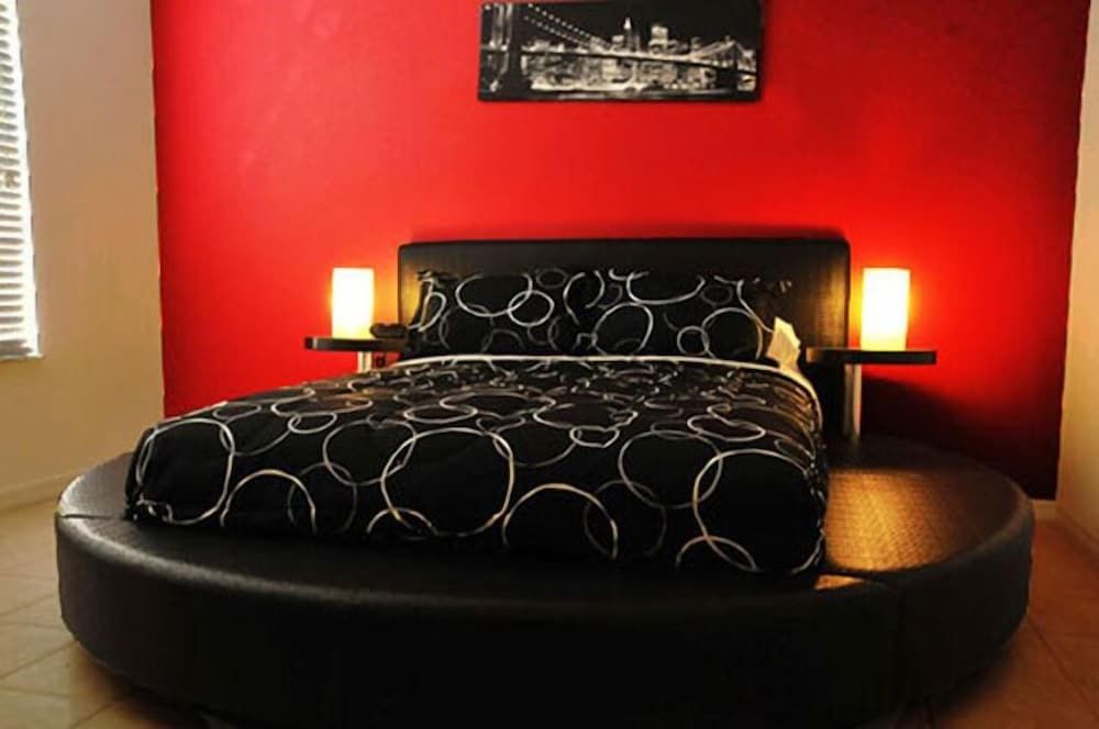 Lake Berkley - 7 Bed 5 Baths Villa Family Villa, Multiple Bedrooms, Garden Area 4