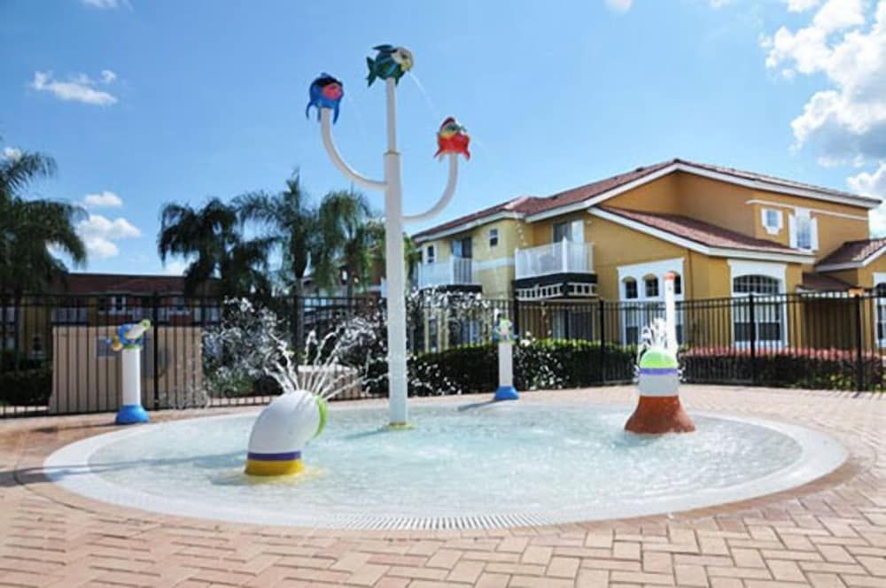 Lake Berkley - 7 Bed 5 Baths Villa Family Villa, Multiple Bedrooms, Garden Area 16