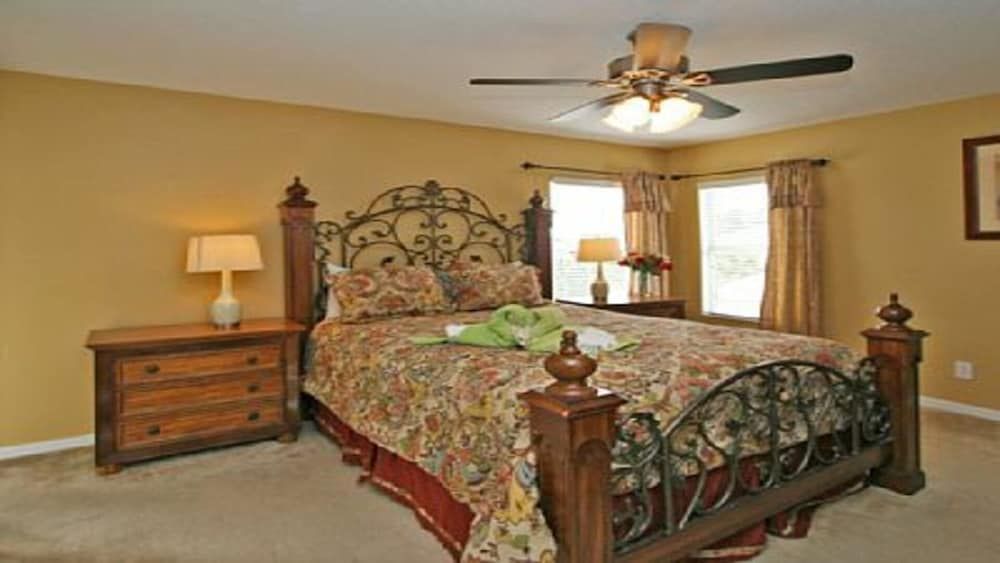 Emerald Island #5 - 7 Bed 6 Baths Villa Family Villa, Multiple Bedrooms, Garden Area 4