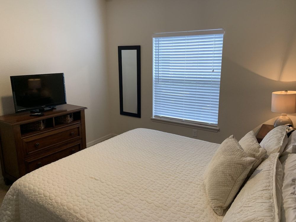 Villa Cristina - Lucaya Village Apartment 4