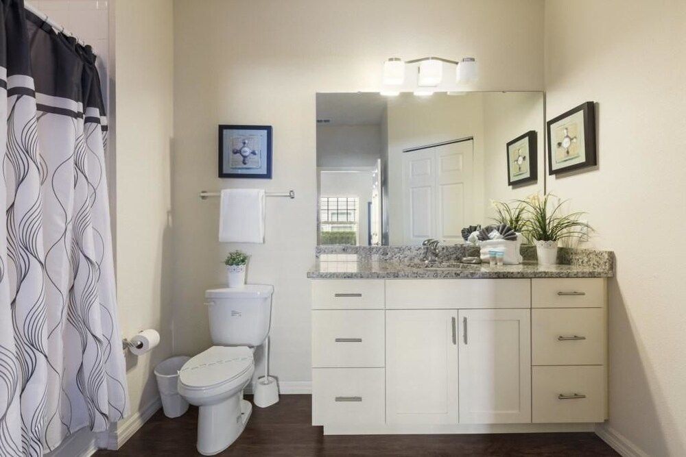 Villa Cristina - Lucaya Village Apartment 7