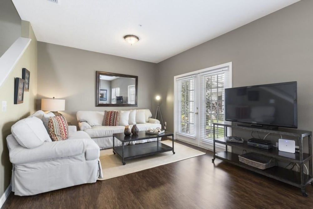 Villa Cristina - Lucaya Village Apartment 14