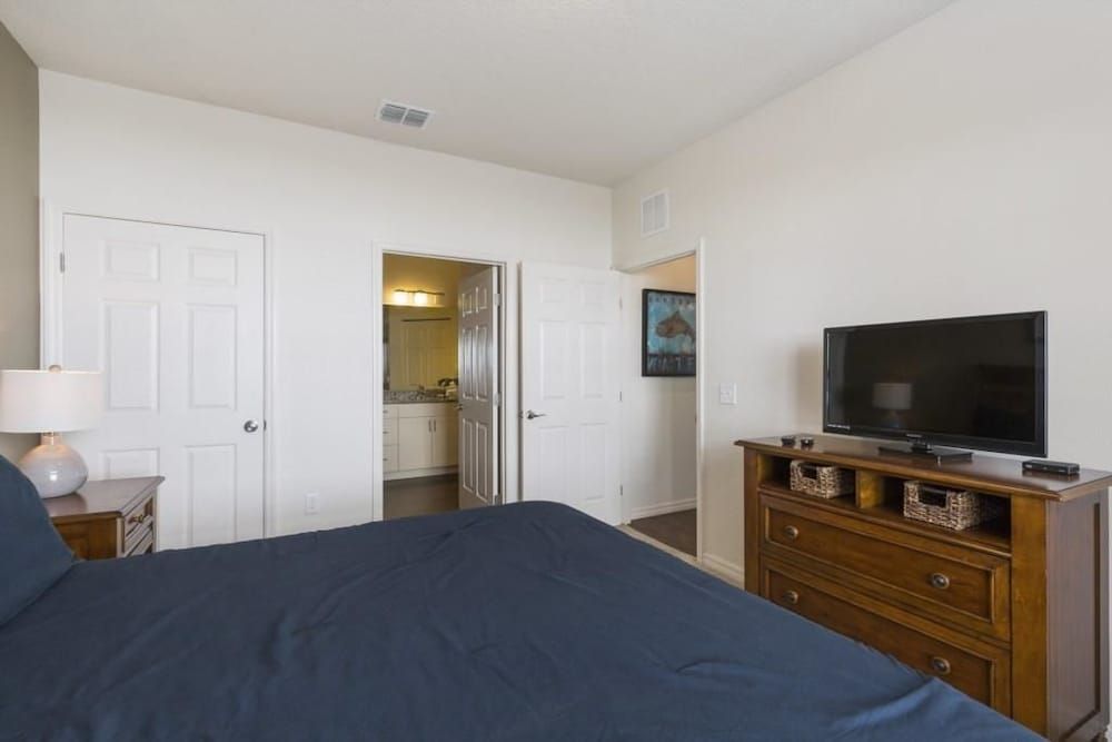 Villa Cristina - Lucaya Village Apartment 11