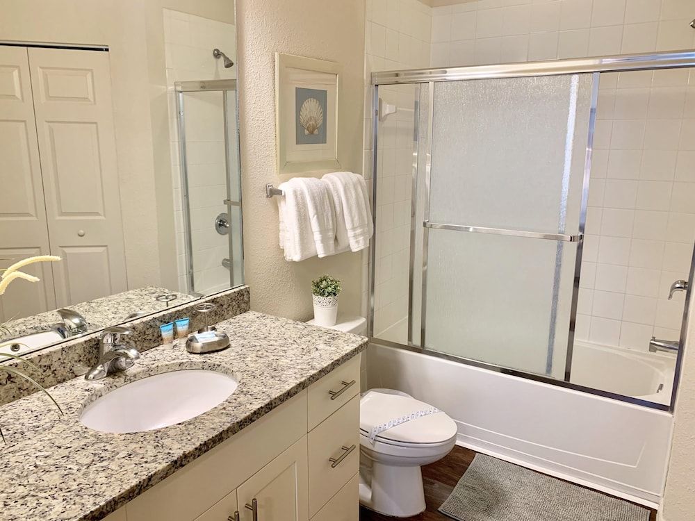 Villa Cristina - Lucaya Village Apartment 10