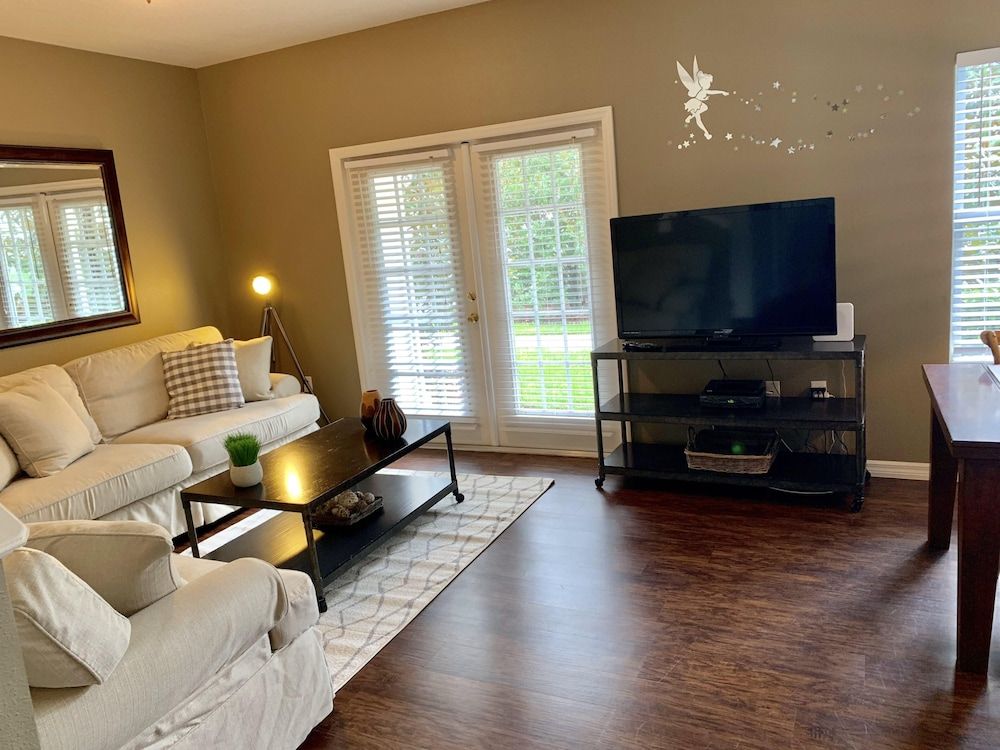 Villa Cristina - Lucaya Village Apartment 15