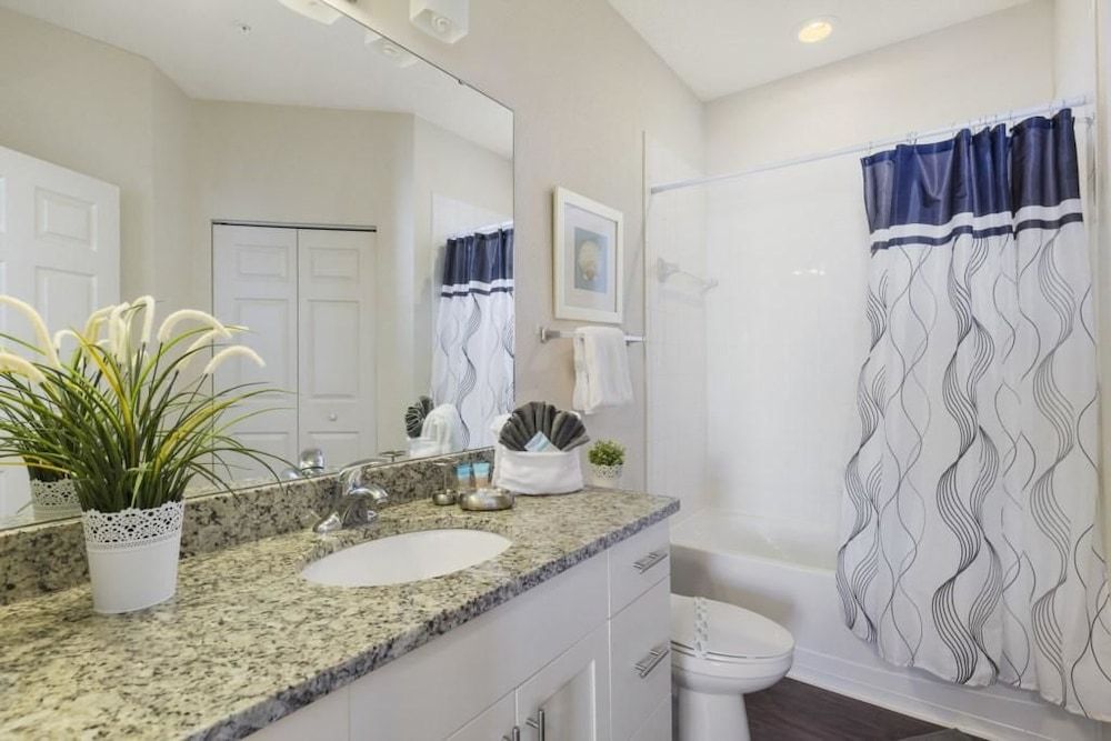 Villa Cristina - Lucaya Village Apartment 6