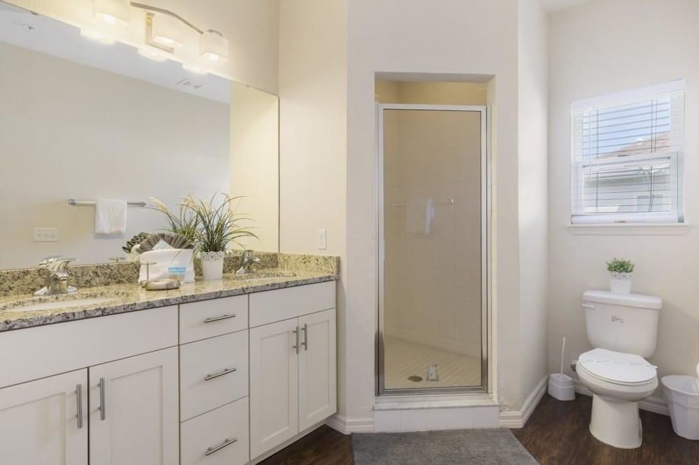 Villa Cristina - Lucaya Village Apartment 8