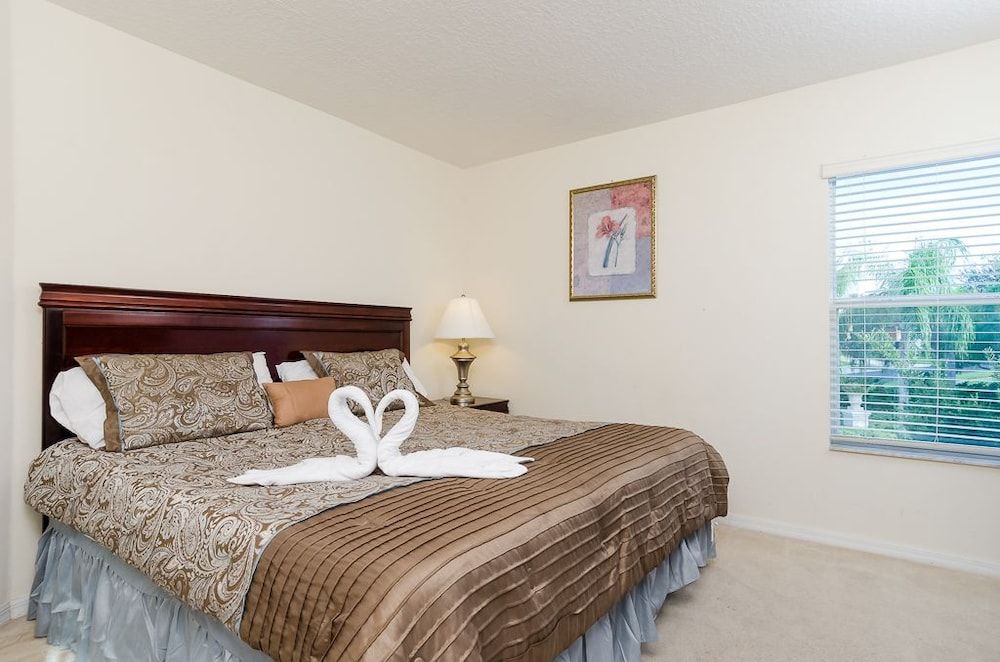 Ovm648 - Emerald Island - 7 Bed 4 Baths Villa Family Villa, Multiple Bedrooms, Hot Tub, Garden Area 5