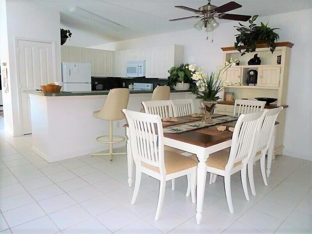 undefined Sunrise Villa - Three Bedroom Home 8