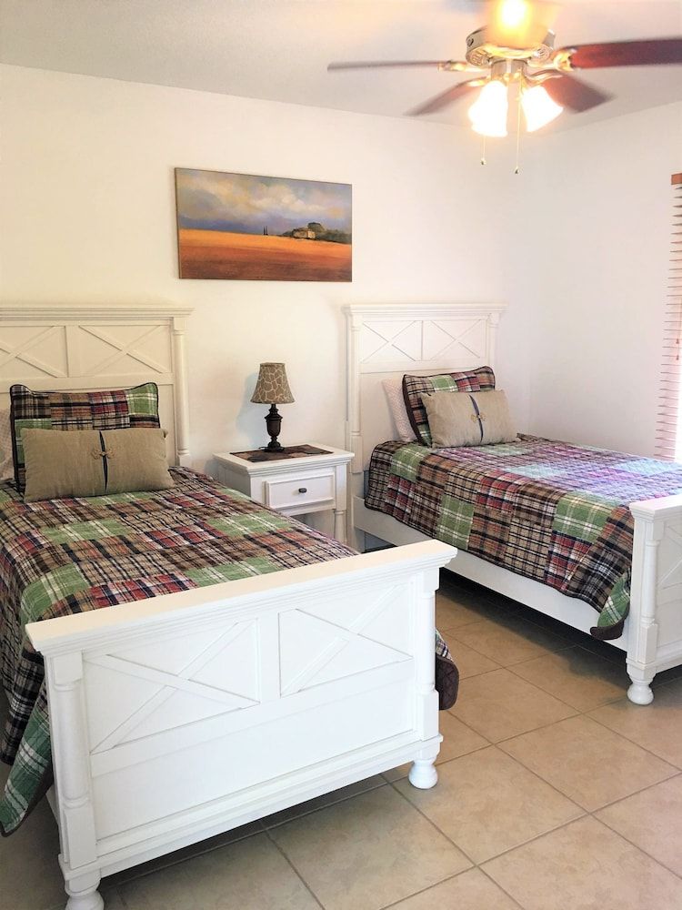 undefined Sunrise Villa - Three Bedroom Home 5