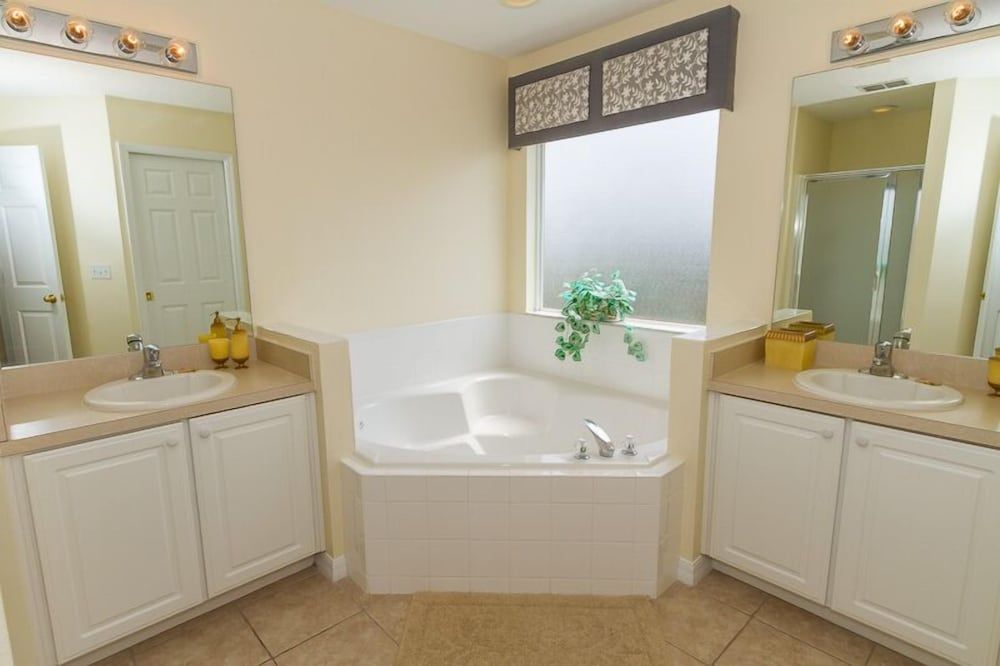 Ov474 - Emerald Island - 7 Bed 6 Baths Villa Family Villa, Multiple Bedrooms, Hot Tub, Garden Area 8