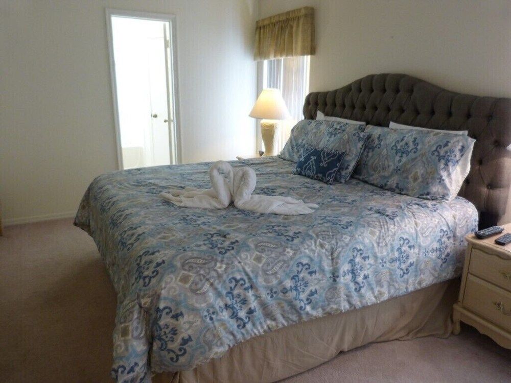 Ir700or 3 Bedroom Villa by Redawning Villa, 3 Bedrooms 4