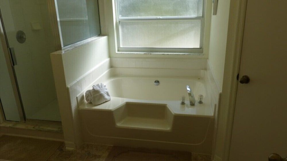 Ir700or 3 Bedroom Villa by Redawning Villa, 3 Bedrooms 6