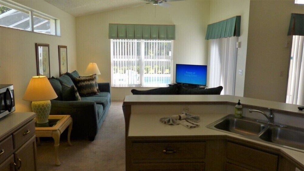 Ir700or 3 Bedroom Villa by Redawning Villa, 3 Bedrooms 8