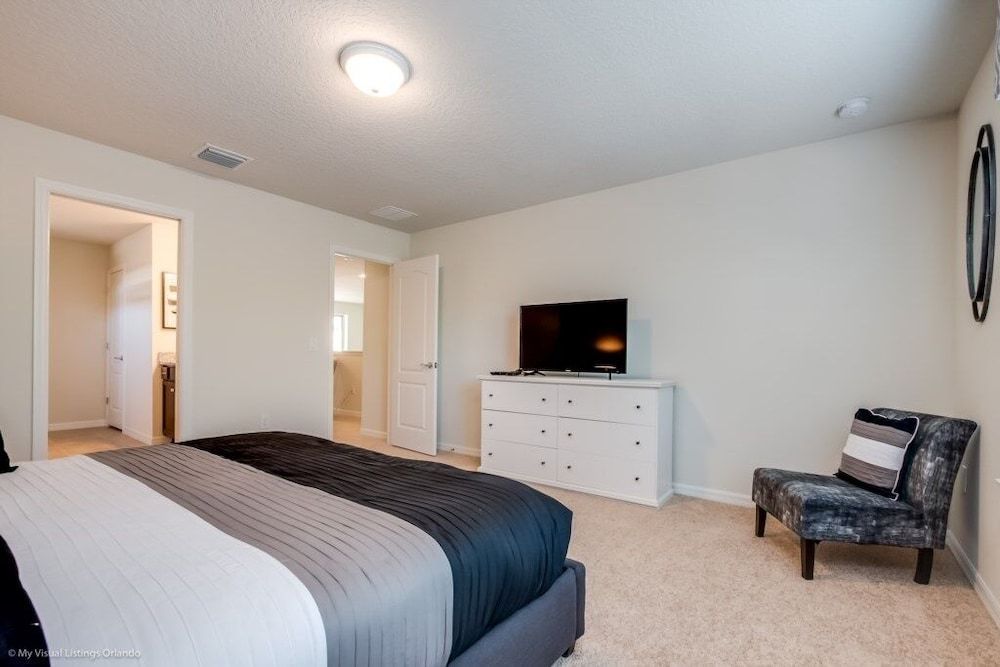 1857nice 5 Bedroom Villa by RedAwning Villa, 5 Bedrooms 3