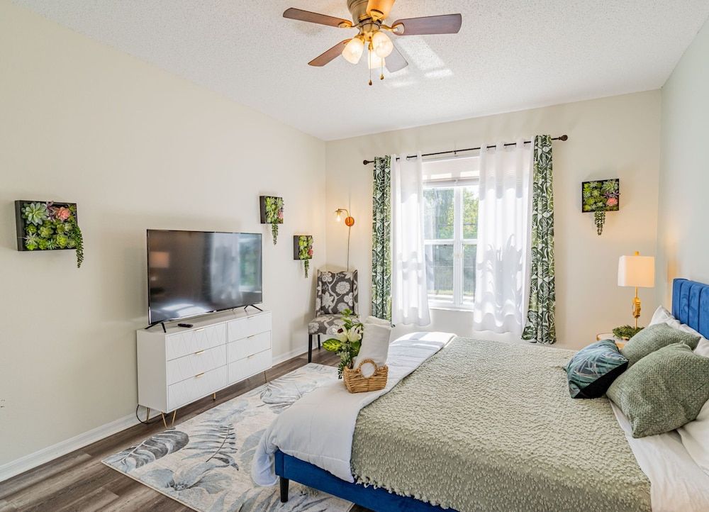 undefined Themed 7 Bedroom Villa, 12 Min to Disney, Resort Access 6