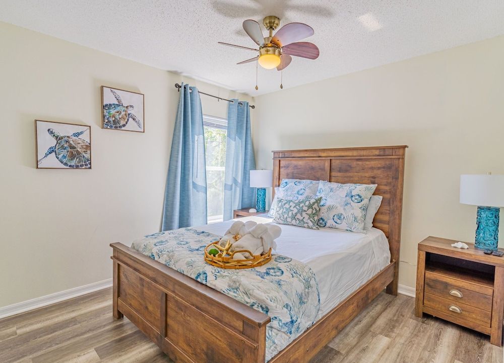 undefined Themed 7 Bedroom Villa, 12 Min to Disney, Resort Access