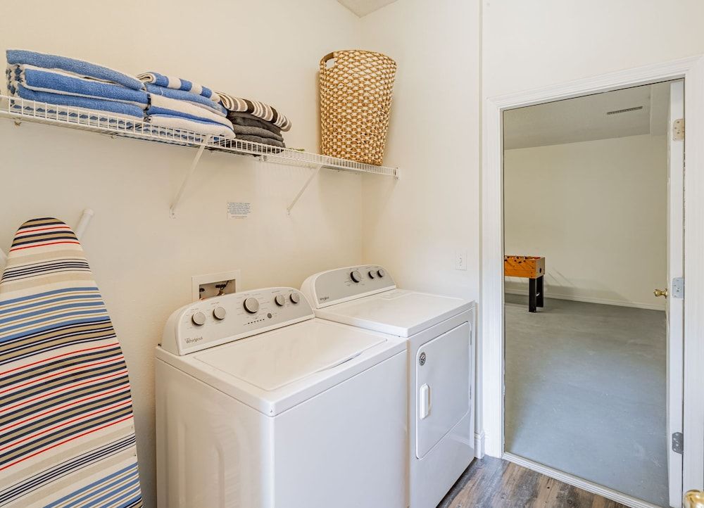 Themed 7 Bedroom Villa, 12 Min to Disney, Resort Access Luxury Villa, Multiple Bedrooms, Private Pool 9