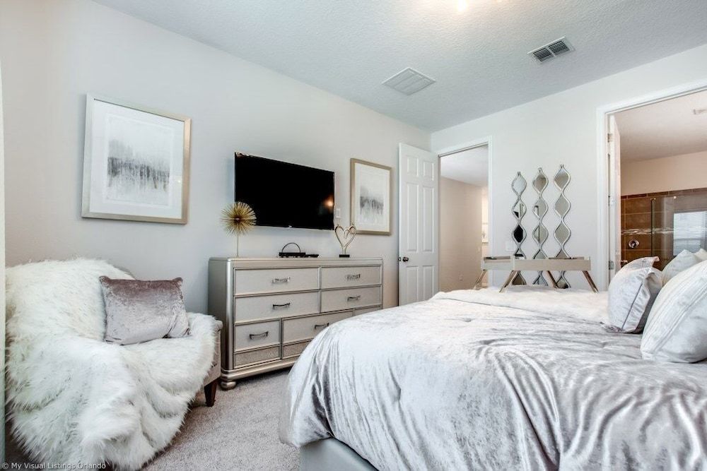 1504 New Luxury 6 Bed With Pool/spa 6 Bedroom Villa by RedAwning Villa, 6 Bedrooms 4