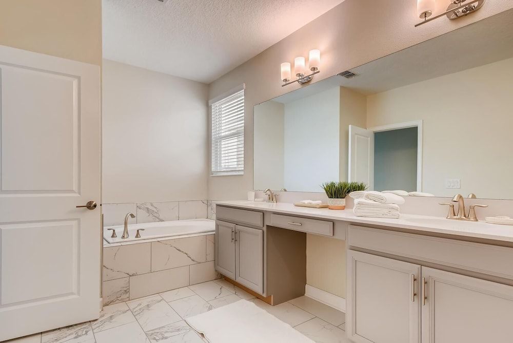 8992 CC - Exquisite 5 Bed Single Family House, Multiple Beds (8992 CC - Exquisite 5 Bed Single Fami) 12