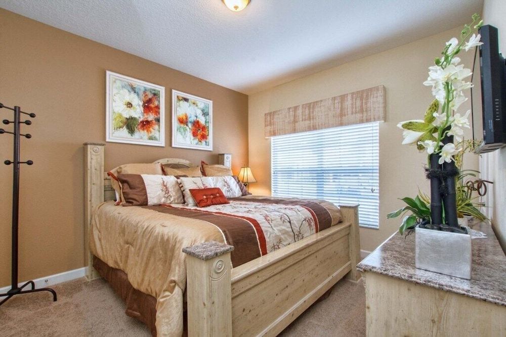 Paradise Palms- 4 Bed Townhome W/splashpool-3087pp 4 Bedroom Townhouse by RedAwning Townhome, 4 Bedrooms 5