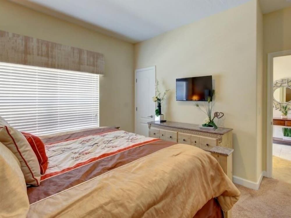 Paradise Palms- 4 Bed Townhome W/splashpool-3087pp 4 Bedroom Townhouse by RedAwning Townhome, 4 Bedrooms 7