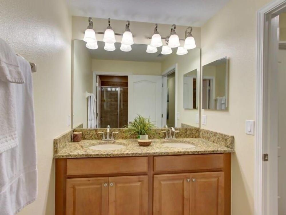 Paradise Palms- 4 Bed Townhome W/splashpool-3087pp 4 Bedroom Townhouse by RedAwning Townhome, 4 Bedrooms 30