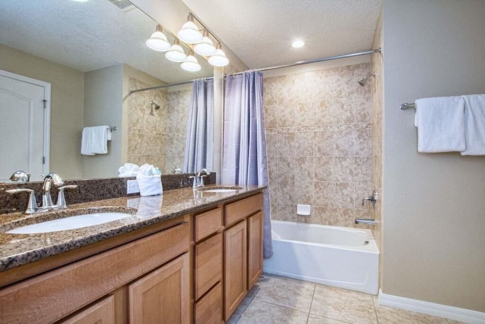 Paradise Palms- 4 Bed Townhome W/splashpool-3044pp 4 Bedroom Townhouse by RedAwning Townhome, 4 Bedrooms 14