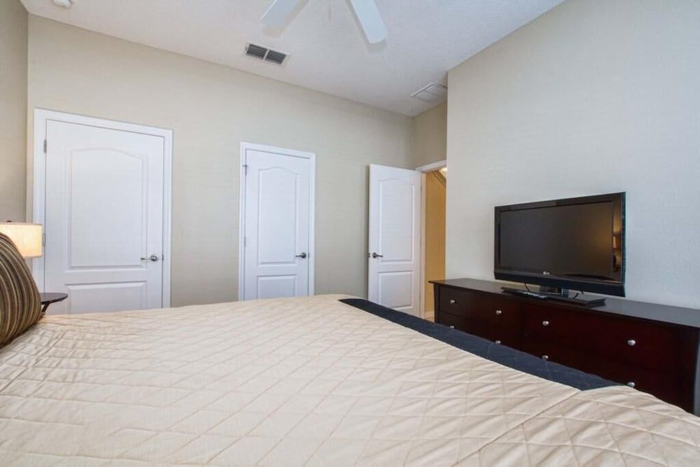 Paradise Palms- 4 Bed Townhome W/splashpool-3044pp 4 Bedroom Townhouse by RedAwning Townhome, 4 Bedrooms 2