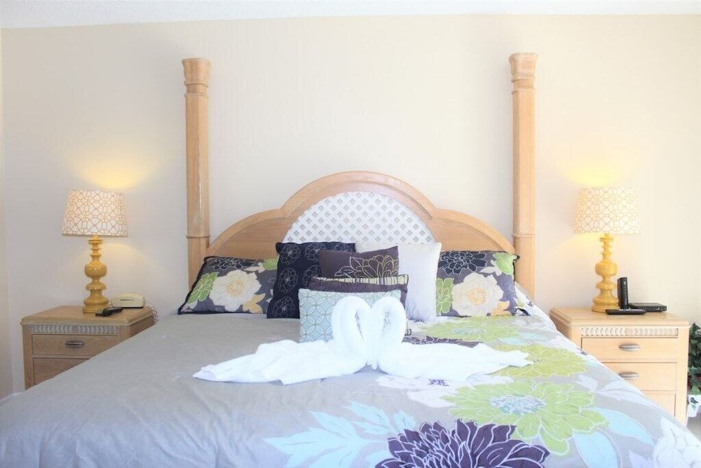 undefined Lf811or 3 Bedroom Villa by RedAwning