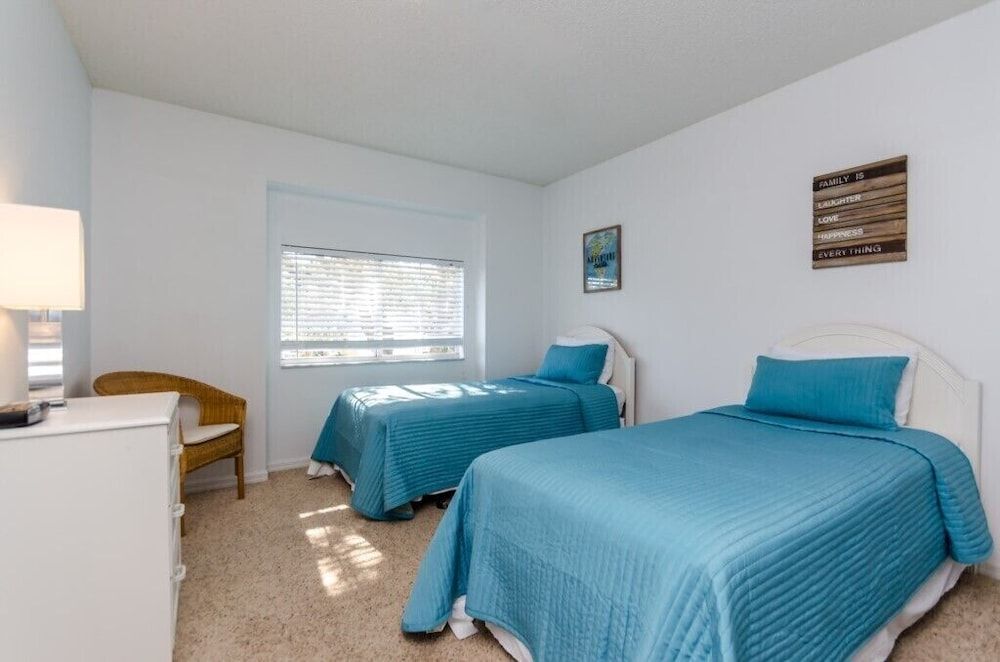 undefined 4 Bedroom Home with Pool Table 8