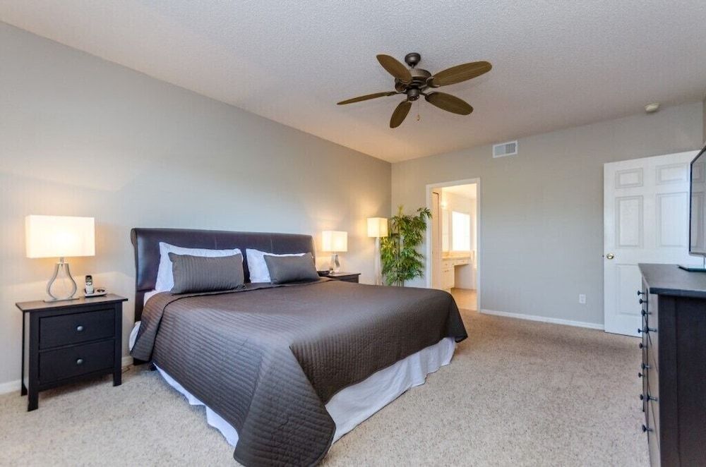 undefined 4 Bedroom Home with Pool Table 5