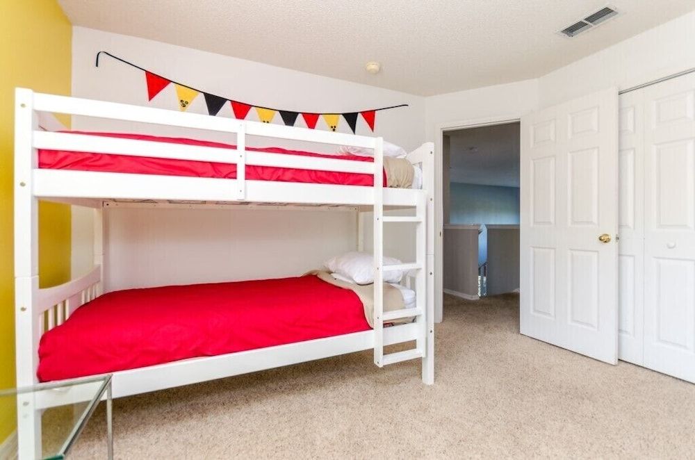 undefined 4 Bedroom Home with Pool Table 10