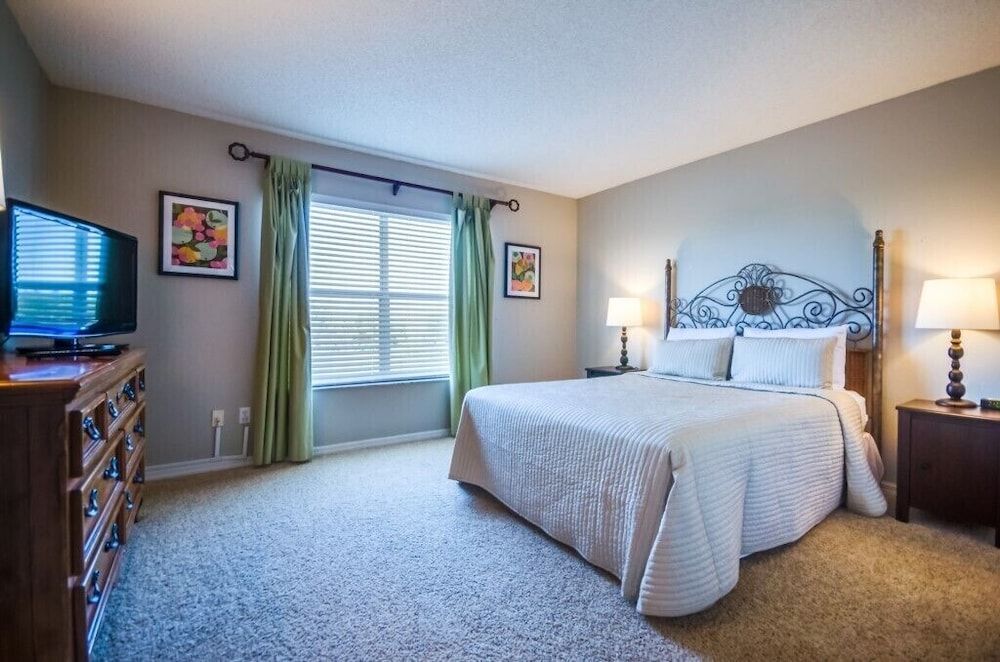 undefined 4 Bedroom Home with Pool Table 9