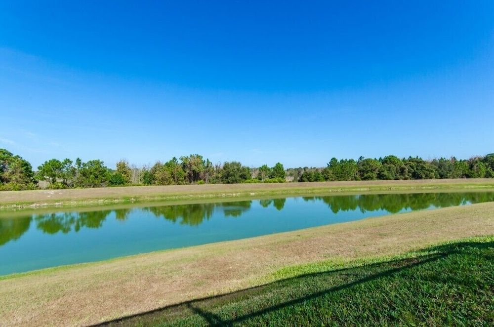 undefined 4 Bedroom Home with Pool Table 3