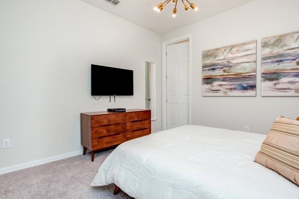 South Facing With Lots Of Games In Game Room! 9 Bedroom Villa by RedAwning Villa, Multiple Bedrooms 16