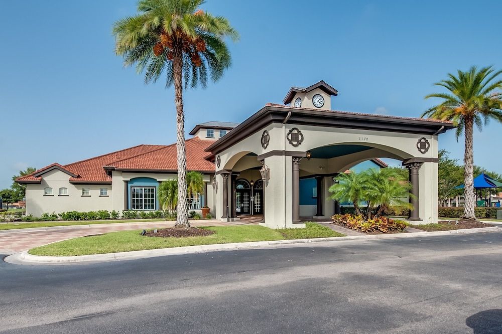 undefined Modern 8 Bdrm 5 Bath Villa 2