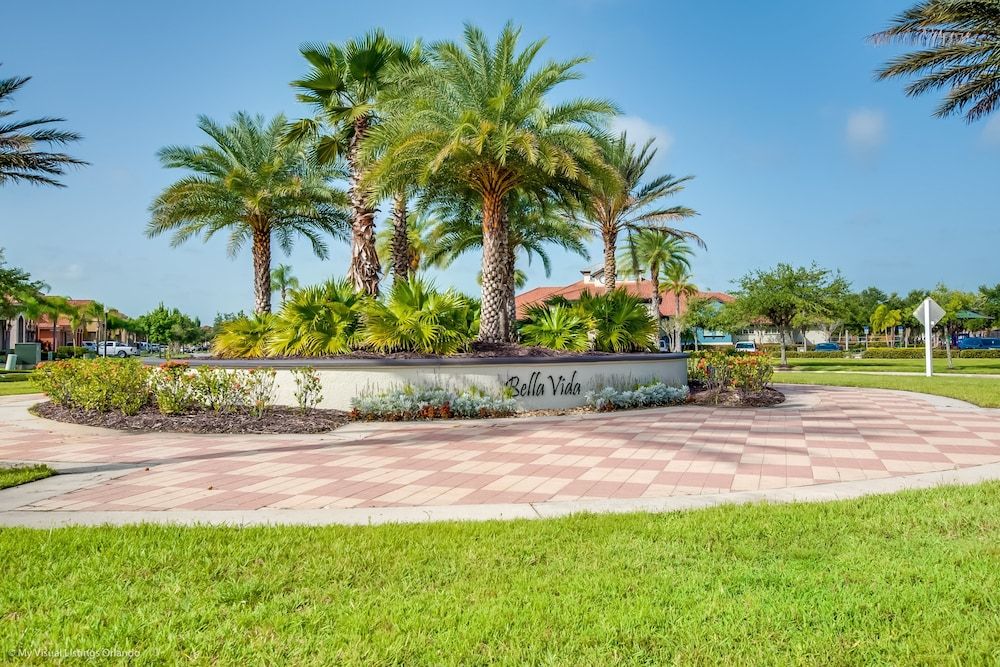 undefined Modern 8 Bdrm 5 Bath Villa 8