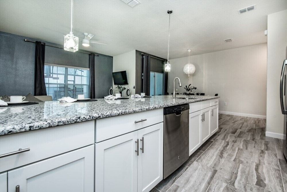 undefined Stylish 4 Bed 3 Ba Pool Home 7