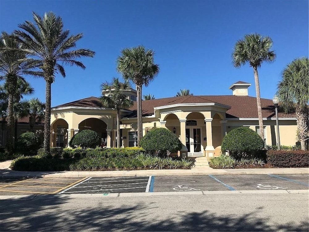 undefined This amazing 6 Bedroom property with a lake view Villa by RedAwning