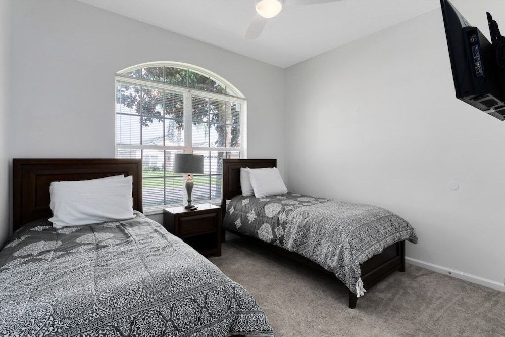 undefined Immaculate 4 Bedrooms 3 Bathroom In Windsor Palms Villa by RedAwning 3