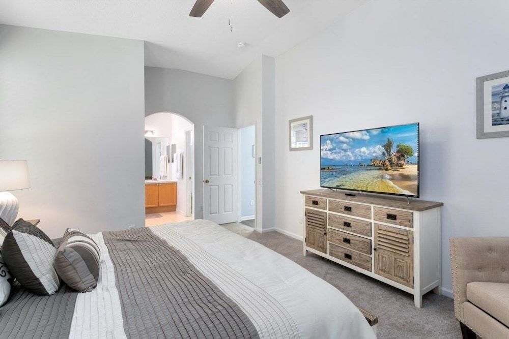 undefined Immaculate 4 Bedrooms 3 Bathroom In Windsor Palms Villa by RedAwning 5