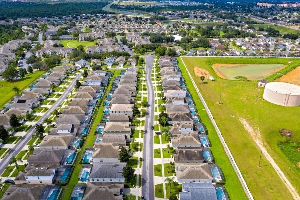 undefined Immaculate 4 Bedrooms 3 Bathroom In Windsor Palms Villa by RedAwning 9