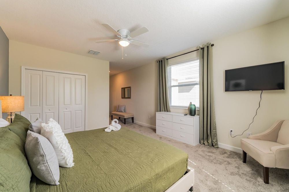 Ruby Falls Villa House (Champion Gate Resort.. Game room, pri) 12