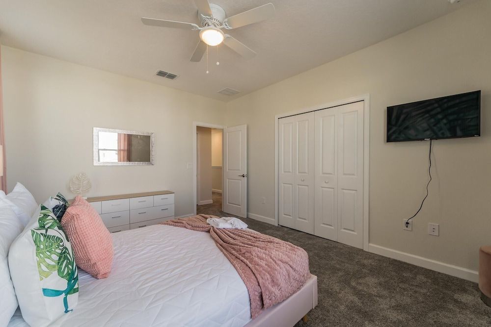 Ruby Falls Villa House (Champion Gate Resort.. Game room, pri) 4