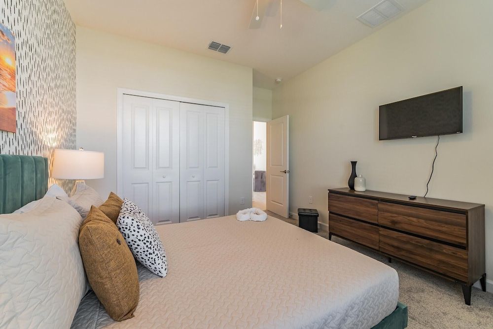 Ruby Falls Villa House (Champion Gate Resort.. Game room, pri) 15