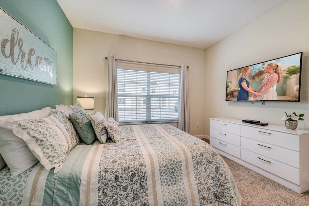 undefined Elegant Home With Themed Bedrooms Near Disney 10